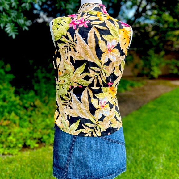 TALBOTS Floral Sleeveless Button-Up Top - Black and Pink - Picture 6 of 6